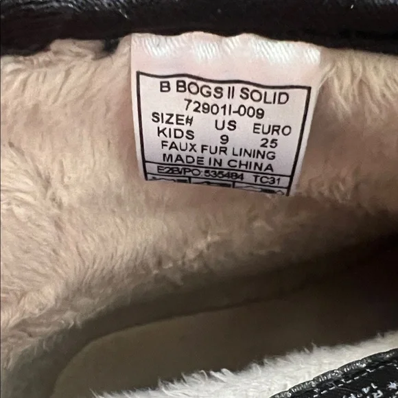 Bogs Black Kids Boots - Picture 9 of 13